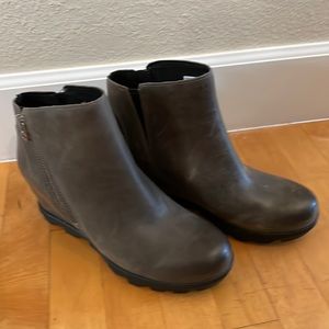 Sorel Womens Size 10 Joan Of Arctic II Wedge Zip Bootie Quarry Gray